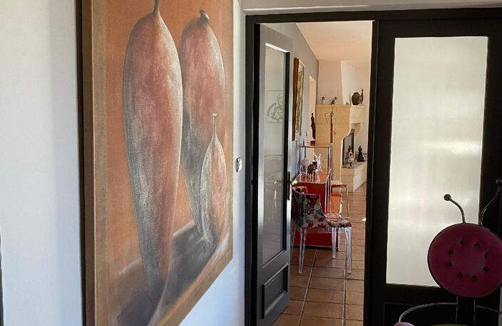 Villa — photo 2