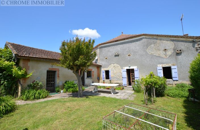 Grande maison en pierre — photo 2