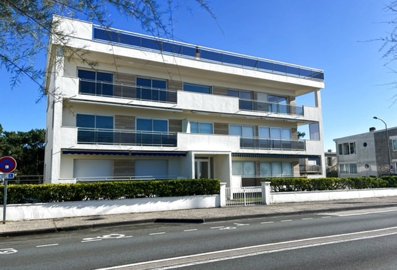 ROYAN 1ER LIGNE FACE OCÉAN APPARTEMENT COMPOSÉ DE 4 CHAMBRES — photo 1