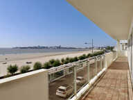 ROYAN 1ER LIGNE FACE OCÉAN APPARTEMENT COMPOSÉ DE 4 CHAMBRES — photo 2