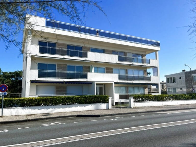 ROYAN 1ER LIGNE FACE OCÉAN APPARTEMENT COMPOSÉ DE 4 CHAMBRES — photo 1