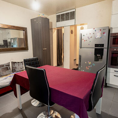 Commerce  469000 €