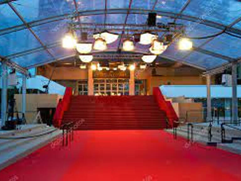 CANNES RESTAURANT 65M2 EN PLEIN CENTRE TERRASSE 40 COUVERTS — photo 1