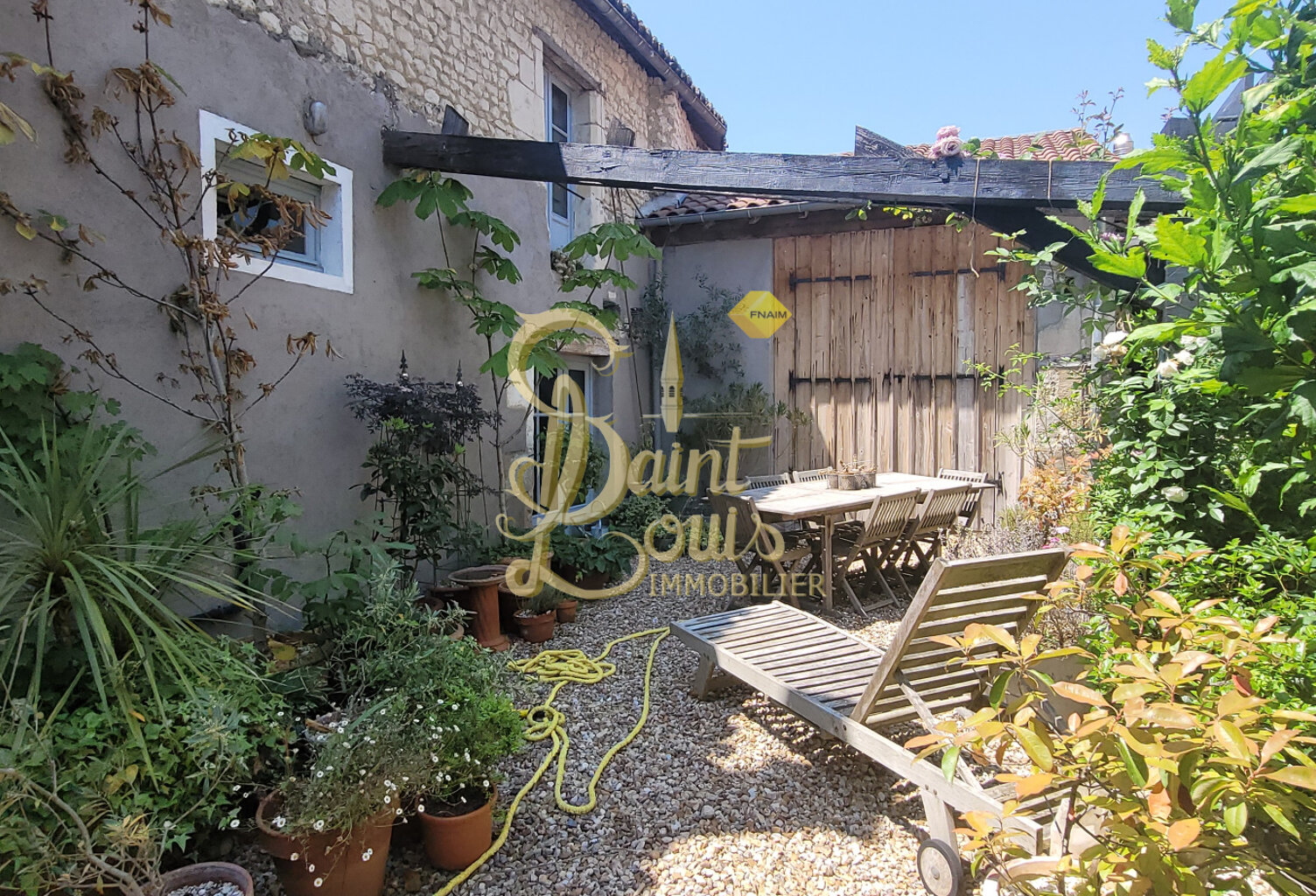 CHARMANTE ET ATYPIQUE MAISON DE VILLAGE - 3 CHAMBRES - COUR — photo 1