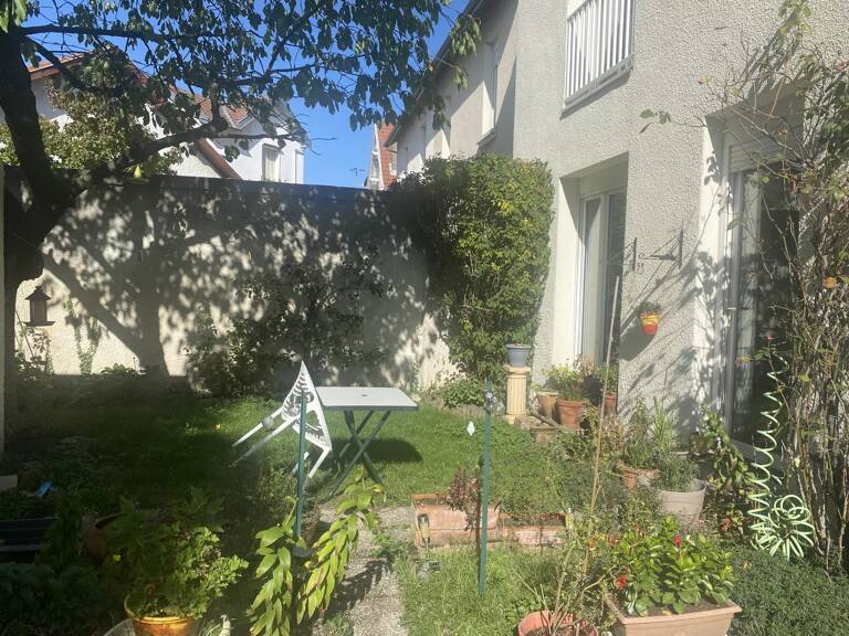 Nouveau. Maison Quartier Maladière — photo 1