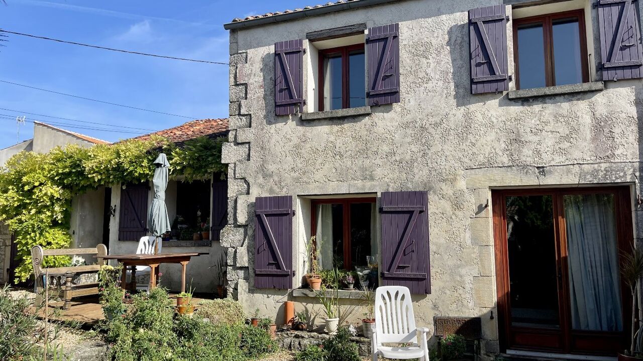 maison 7 pièces 190 m2 à vendre à Saint-Mandé-sur-Brédoire (17470)