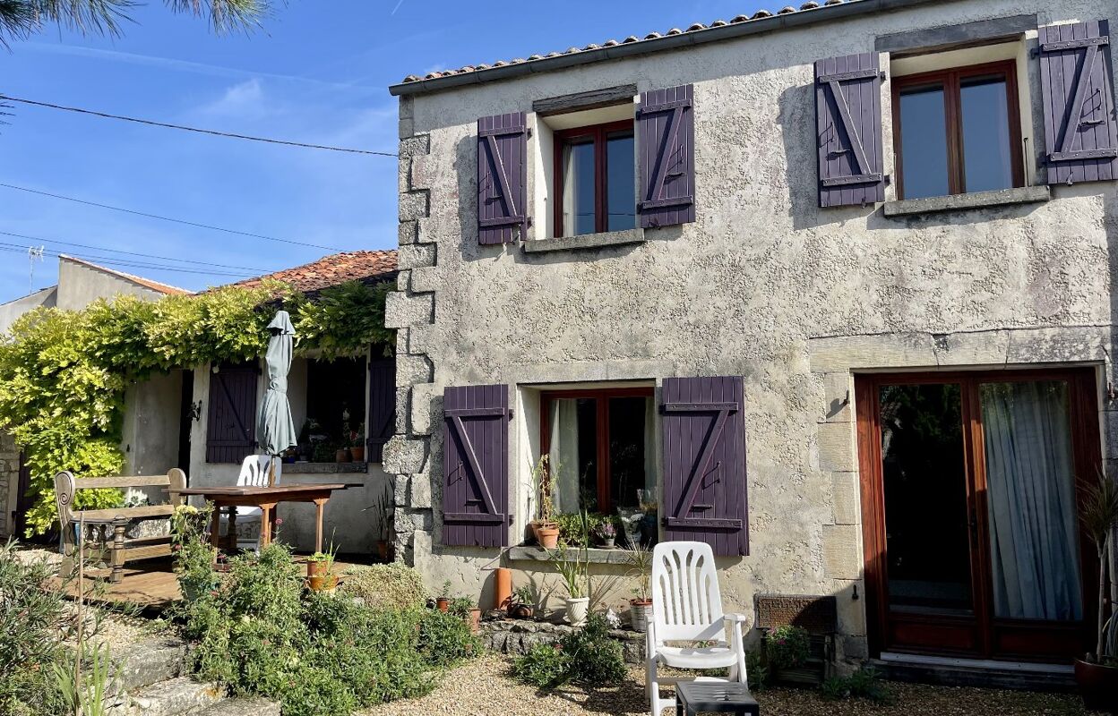 maison 7 pièces 190 m2 à vendre à Saint-Mandé-sur-Brédoire (17470)