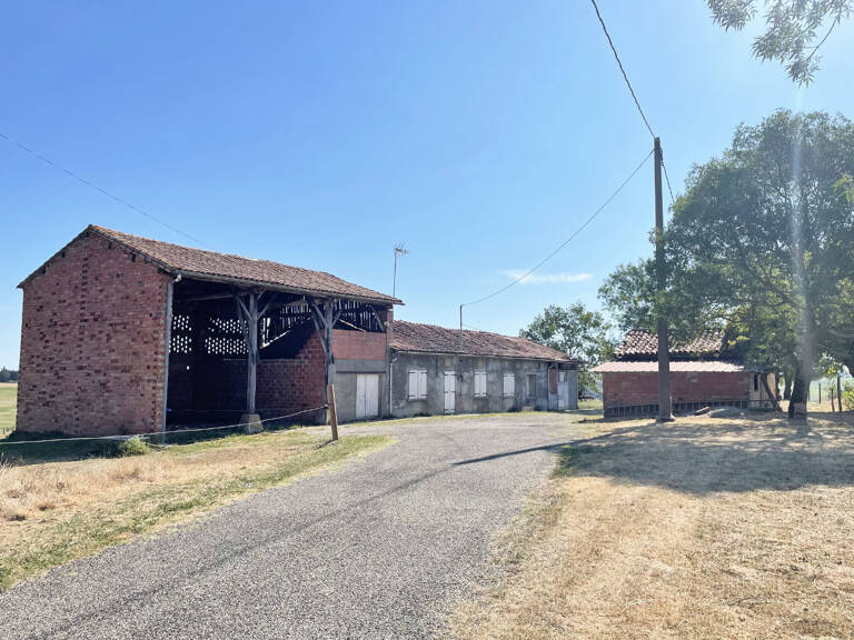 Corps de ferme avec dépendances — photo 1