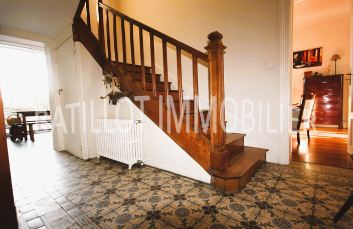 EXCLUSIVITE AVENUE DE LAON maison ancienne avec jardin et garage — photo 2