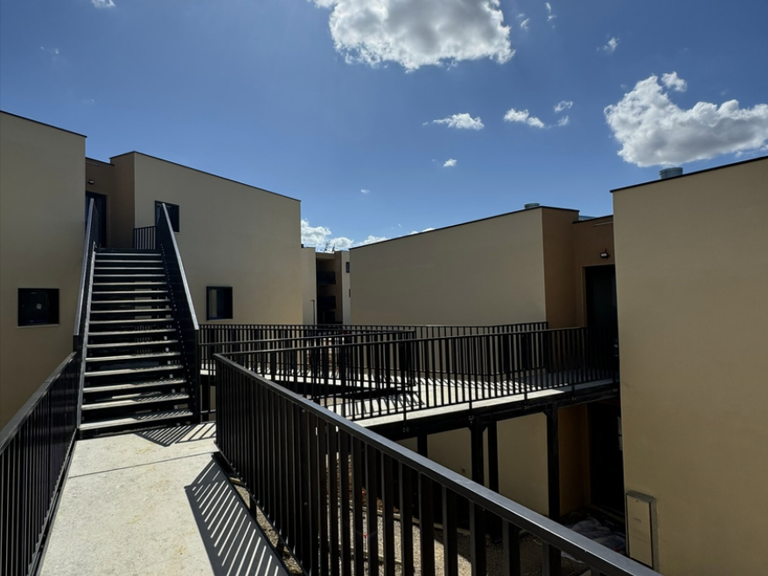 Appartement neuf T3 en dernier étage à Avignon — photo 1