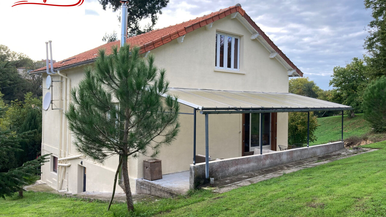 maison 4 pièces 116 m2 à vendre à Confolens (16500)