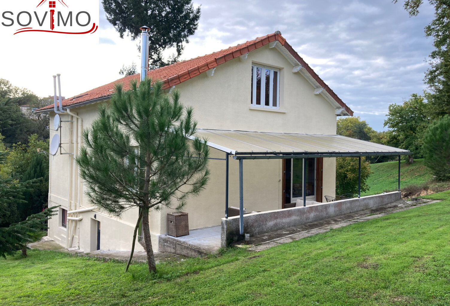 CHARME ET CONFORT POUR CE PAVILLON SITUÉ À PROXIMITÉ DU CENT — photo 1