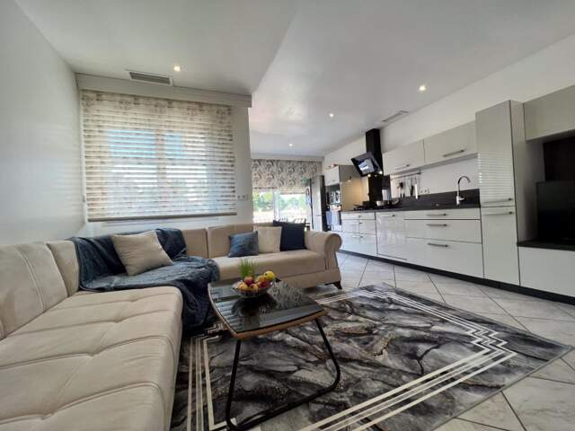 Maison 8 pièces 7 chambres 240 m² — photo du bien