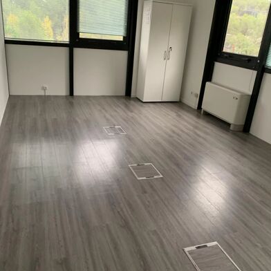 Bureau 60 m²
