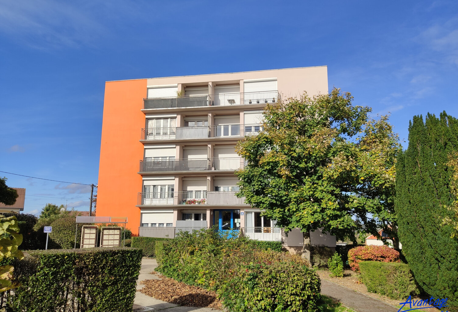 APPARTEMENT 81 m2 avec balcon et 2 Parkings — photo 1