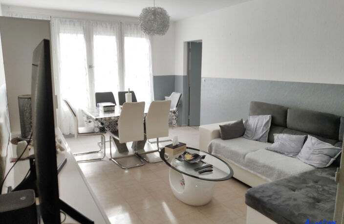 APPARTEMENT 81 m2 avec balcon et 2 Parkings — photo 2