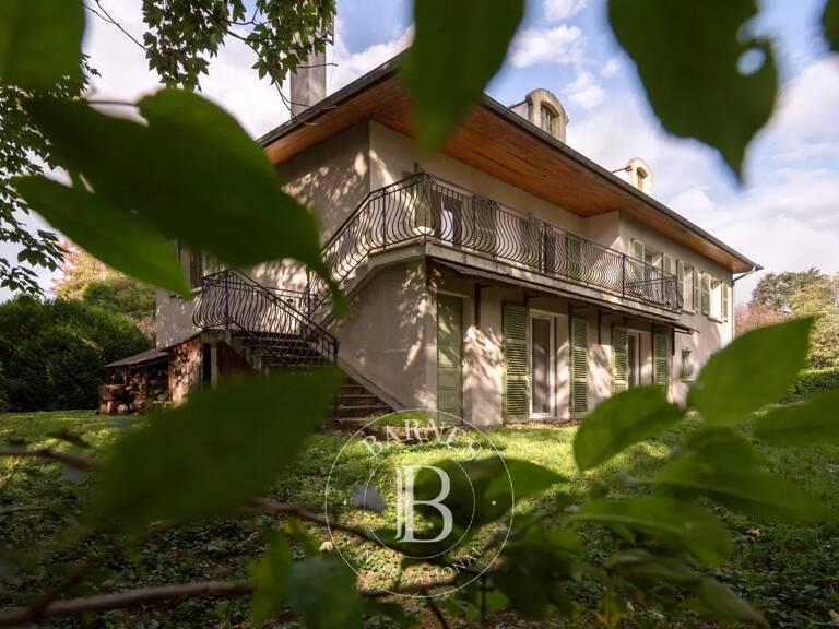 Ecully - Maison familiale  d'environ 260 m² - Terrain de 1874 m² - 1 bureau - 5 chambres — photo 1