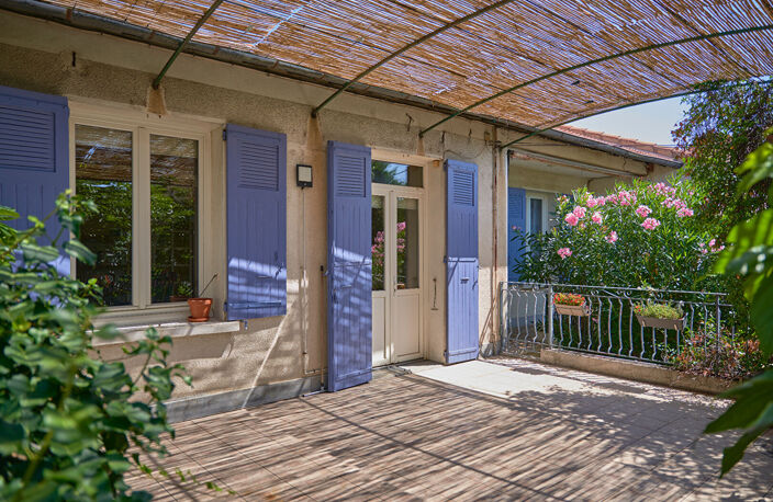 Maison de 155m² avec cours, terrasse et garage - Avignon — photo 2