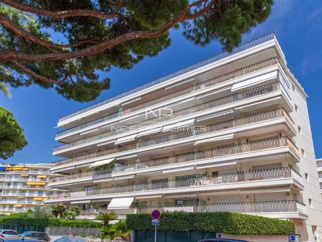 Cannes Croisette, dernier étage, 3 pièces de 110 m² avec terrass — photo du bien
