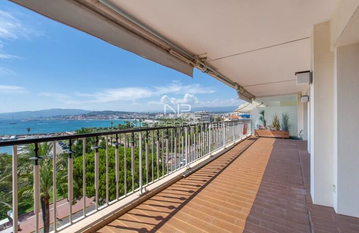 Cannes Croisette, dernier étage, 3 pièces de 110 m² avec terrass — photo 2