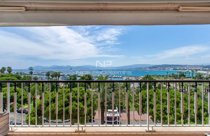 Cannes Croisette, dernier étage, 3 pièces de 110 m² avec terrass — photo 3