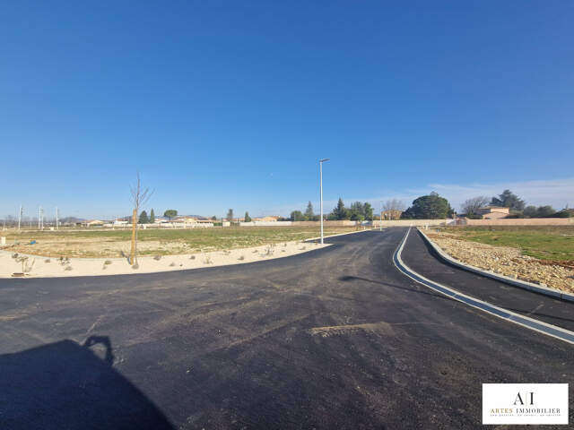 PARCELLE A BATIR DE 606 m² — photo du bien