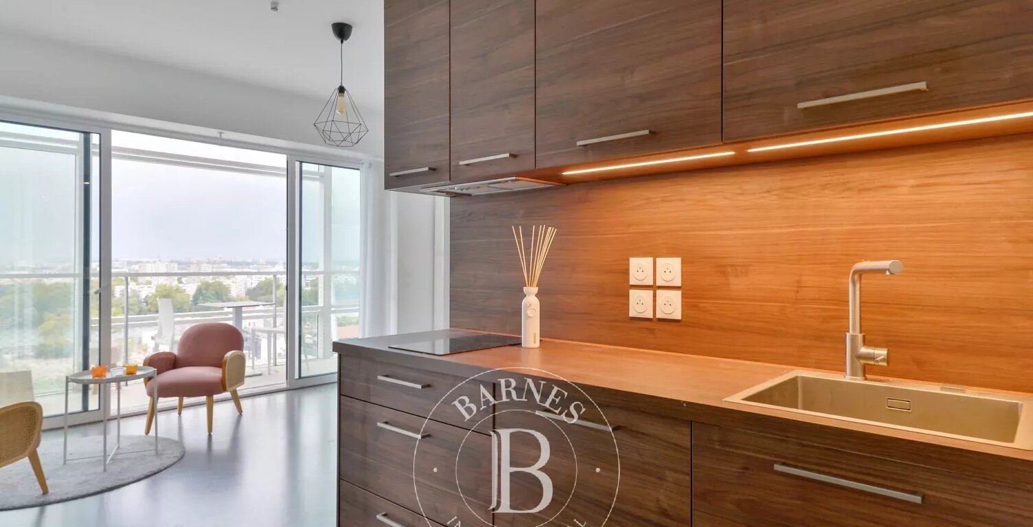 Lyon 2 - Confluence - Studio de 28,90 m² - Balcon — photo 1