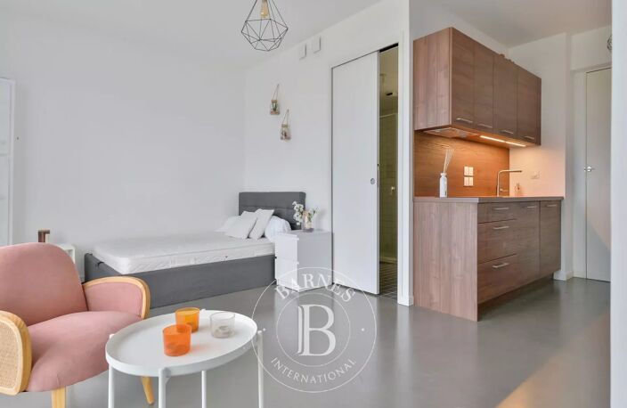 Lyon 2 - Confluence - Studio de 28,90 m² - Balcon — photo 4