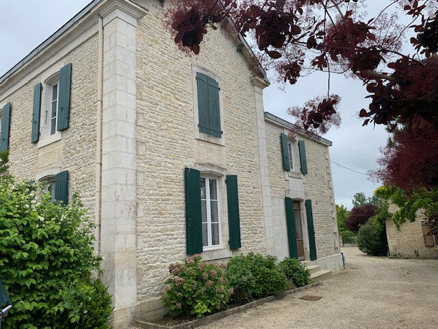 Villa / Maison  T9 à vendre Ronde (La) 17170