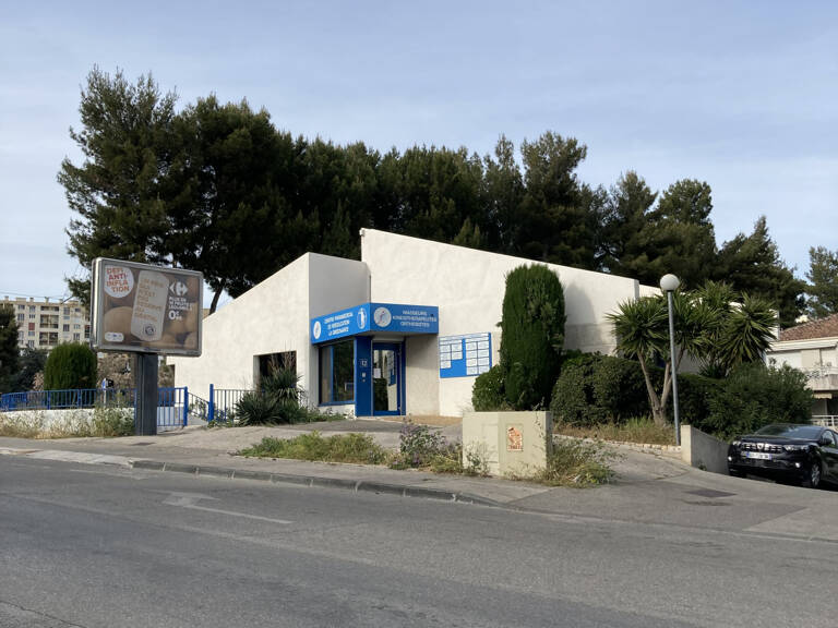 MARSEILLE 11eme. LOCAL MEDICAL 15m2 — photo 1