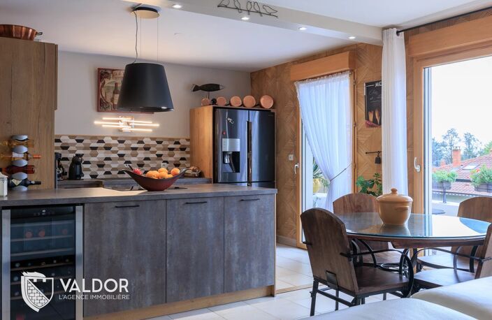 Bel Appartement  Lumineux T 4 avec terrasse et garage — photo 3