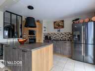 Bel Appartement  Lumineux T 4 avec terrasse et garage — photo 4