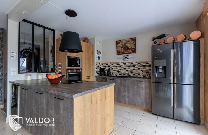 Bel Appartement  Lumineux T 4 avec terrasse et garage — photo 4