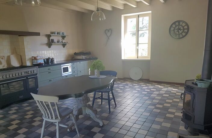Maison avec piscine à vendre proche La Trimouille 86 — photo 5