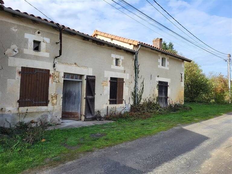 Maison à rénover près de Champagne Mouton - Charente — photo 1