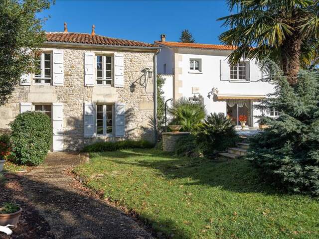 Maison de bourg de 7 pièces principales — photo du bien