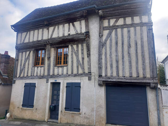 MAISON ANCIENNE A 12MN DE BREVAL AVEC TOUT COMMERCES — photo du bien