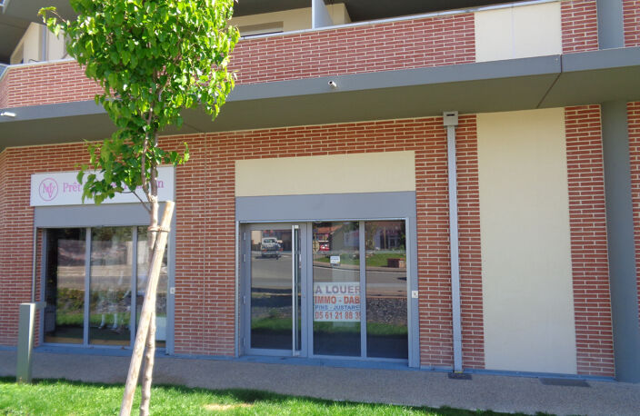 Location commerce 1 pièce 132 m² à Labarthe-sur-Lèze (31860) — photo 2