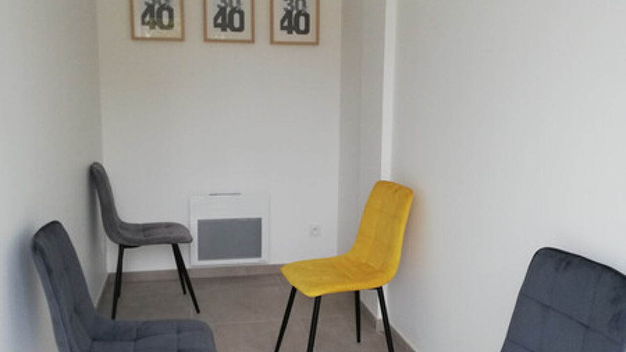 bureau  pièces 36 m2 à louer à Saint-André-le-Gaz (38490)