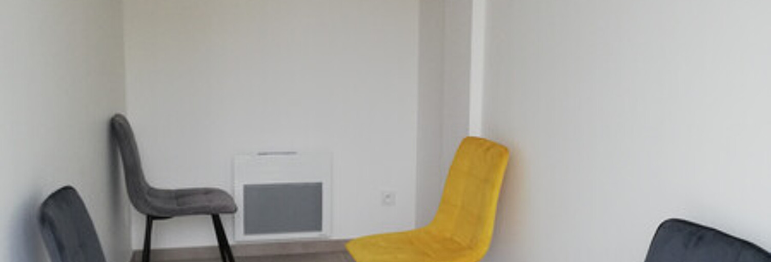 Bureau  36 m² à louer à Saint-André-le-Gaz (38490)