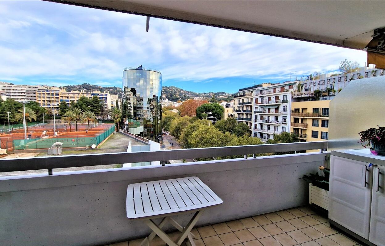 appartement 3 pièces 68 m2 à Nice (06100)