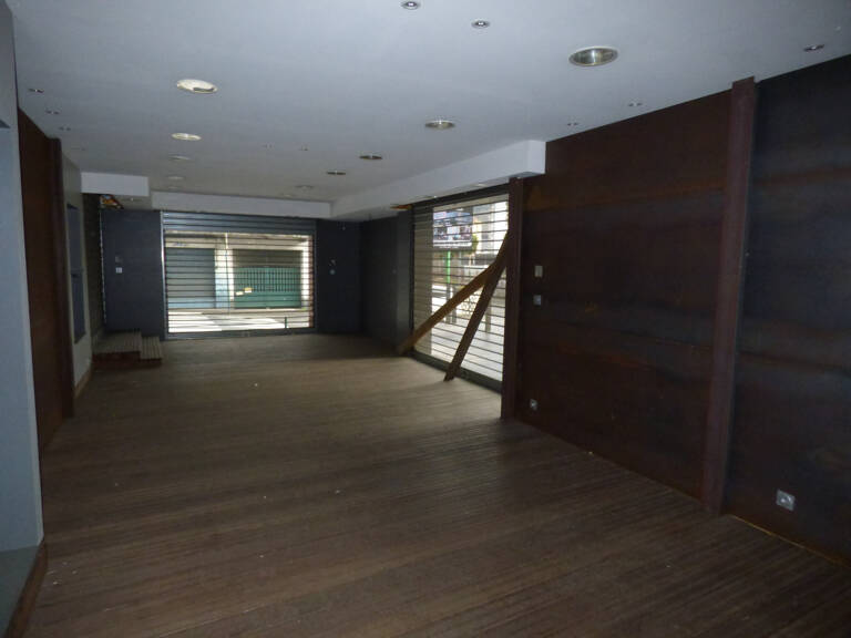 Lourdes local commercial de 237m2 entrée de ville — photo 1
