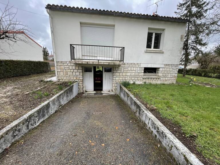 Maison centre de surgères — photo 1