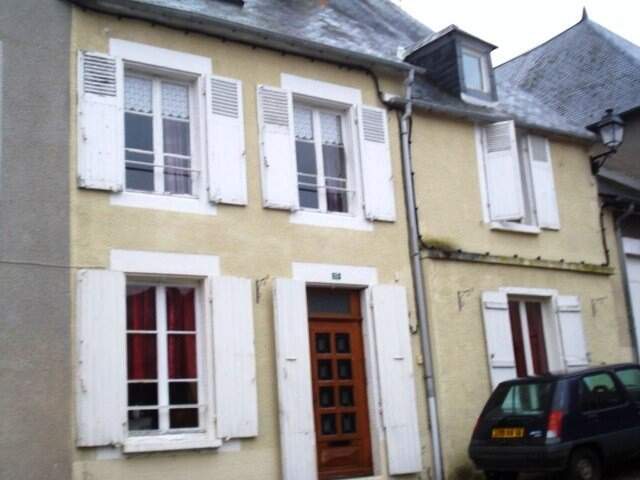 GRANDE MAISON DE BOURG 10 PIECES 182.4 M2 AU COEUR DE SAINT-SAULGE 59000 EUROS — photo du bien