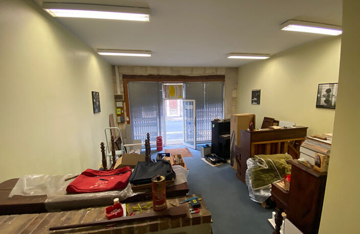 LOCAL COMMERCIAL- 45 m2 — photo 2