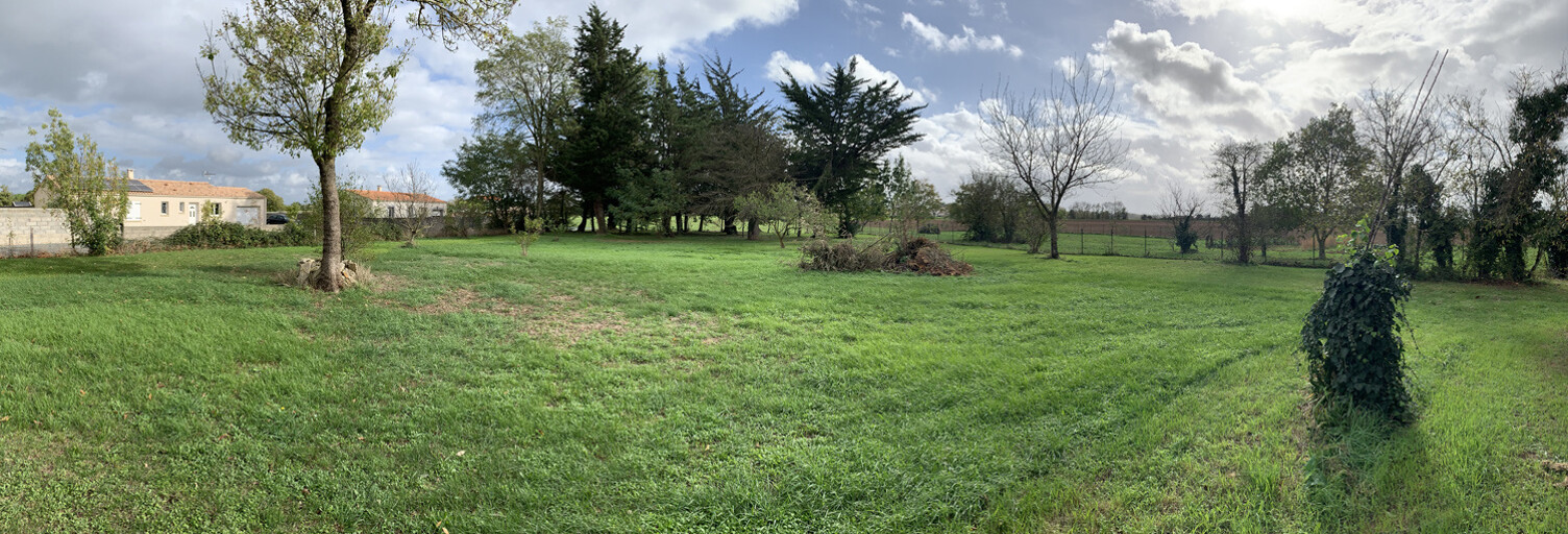 Terrain  2447 m² à vendre à Saint-Cyr-du-Doret (17170)