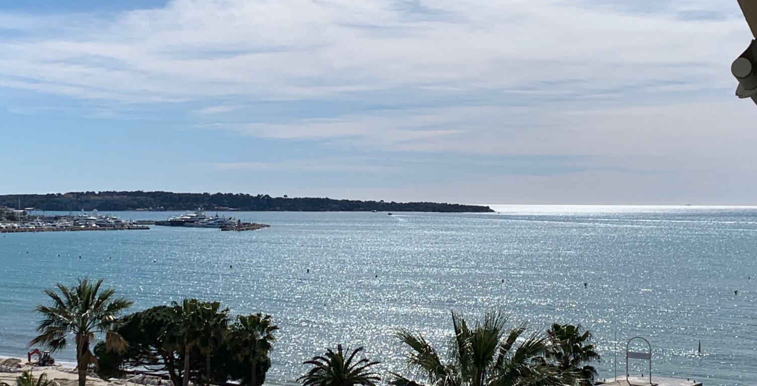CANNES CENTRE EMPLACEMENT No1 COMMERCE DE 200M2 — photo 1