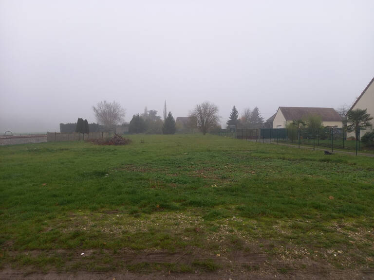 TERRAIN A BATIR NON VIABILISE DE 1079M2 — photo 1