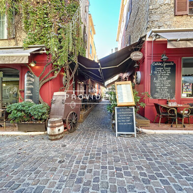 Commerce  695000 €