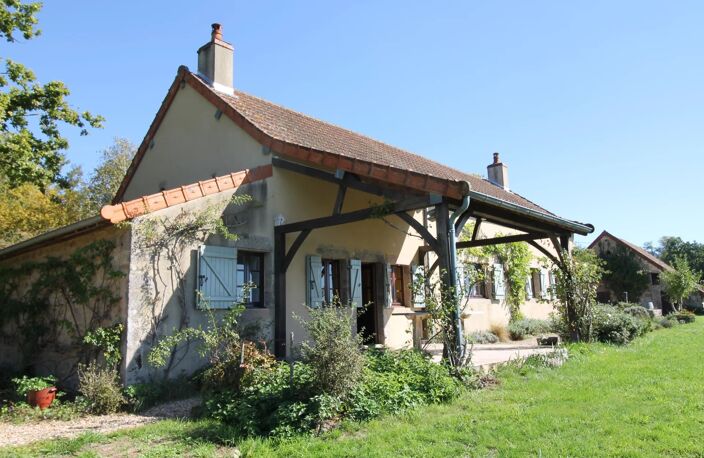 Ferme rénovée avec vue magnifique à vendre dans le Morvan — photo 2